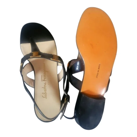 Salvatore Ferragamo Women's Vintage Black Patent Leather Thong Sandals Sz 6 1/2B